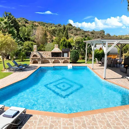 Mirsini Private Pool & Jacuzzi