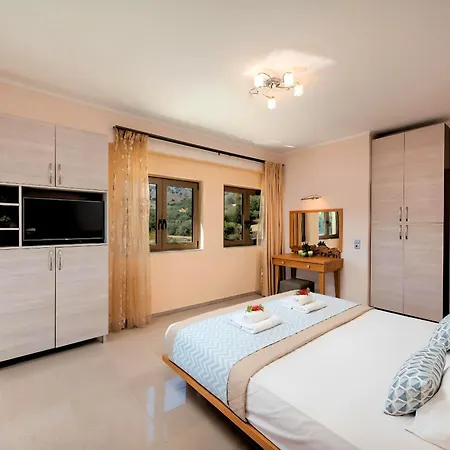 Villa Mirsini Private Pool & Jacuzzi *